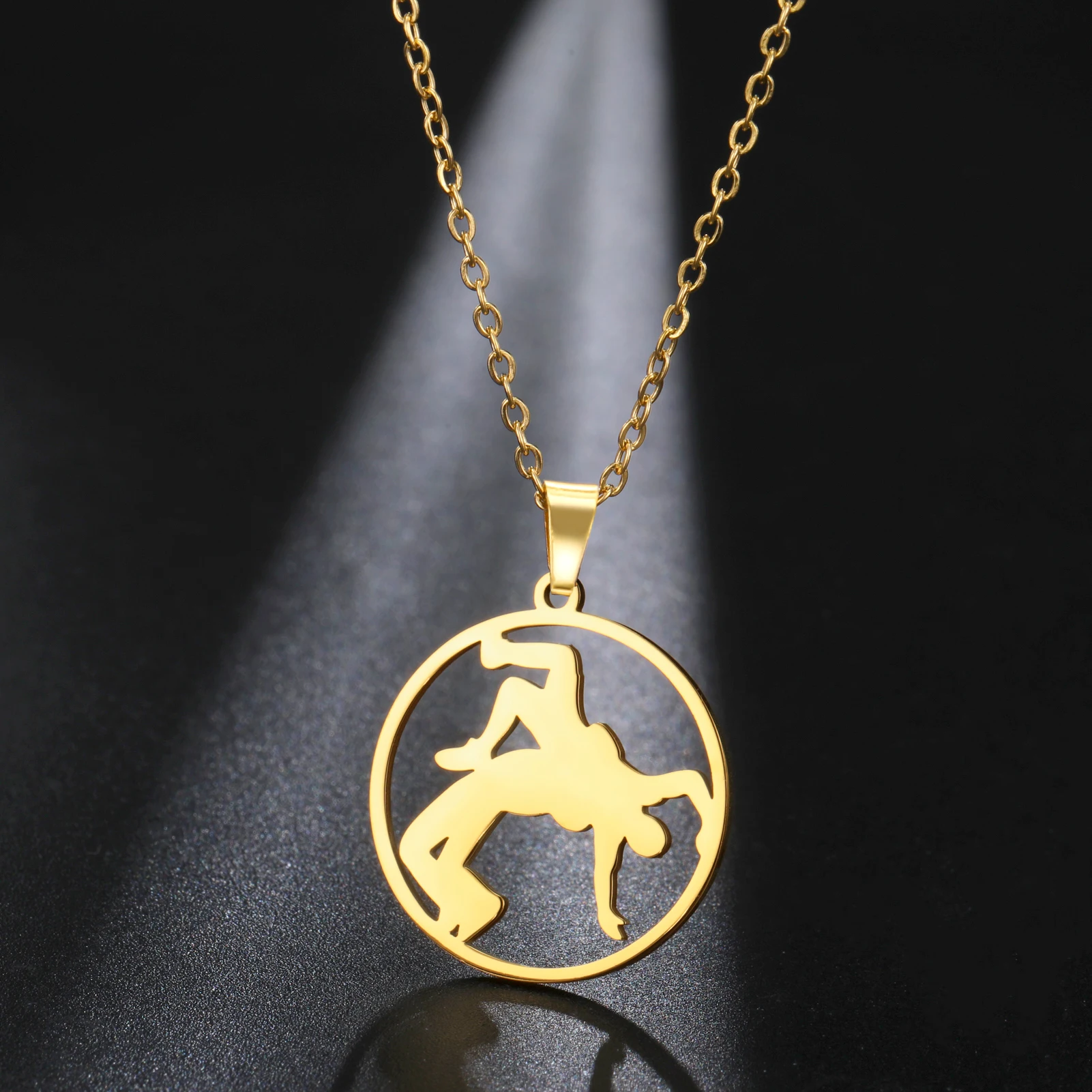 Amaxer Fashion Personality Wrestling Bump Glass Necklace Kongfu Grapple Battle Fighters Athlete Figure Pendant Collar Choker