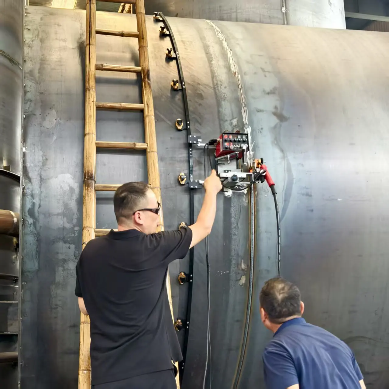 Light Automatic Pipe Welding Machine Robot Rail Welding Machine Vertical  Equipment Pipe Rail  Machine