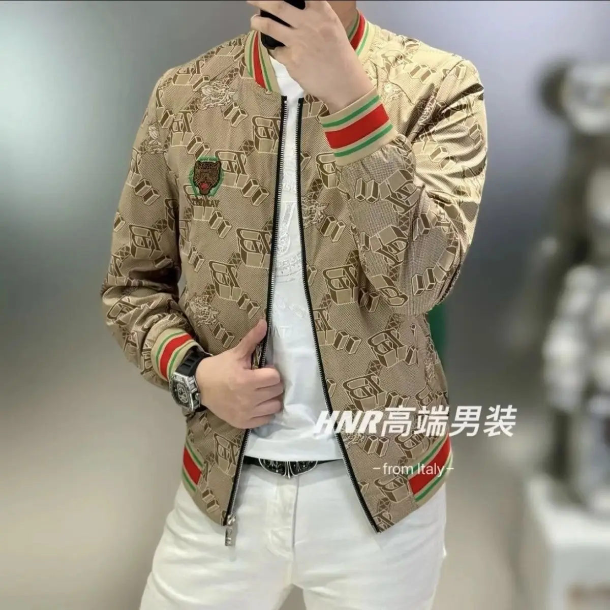 

Весенняя новинка: мужская модная куртка с тигровым принтом, стильная и универсальная, для повседневной носки.