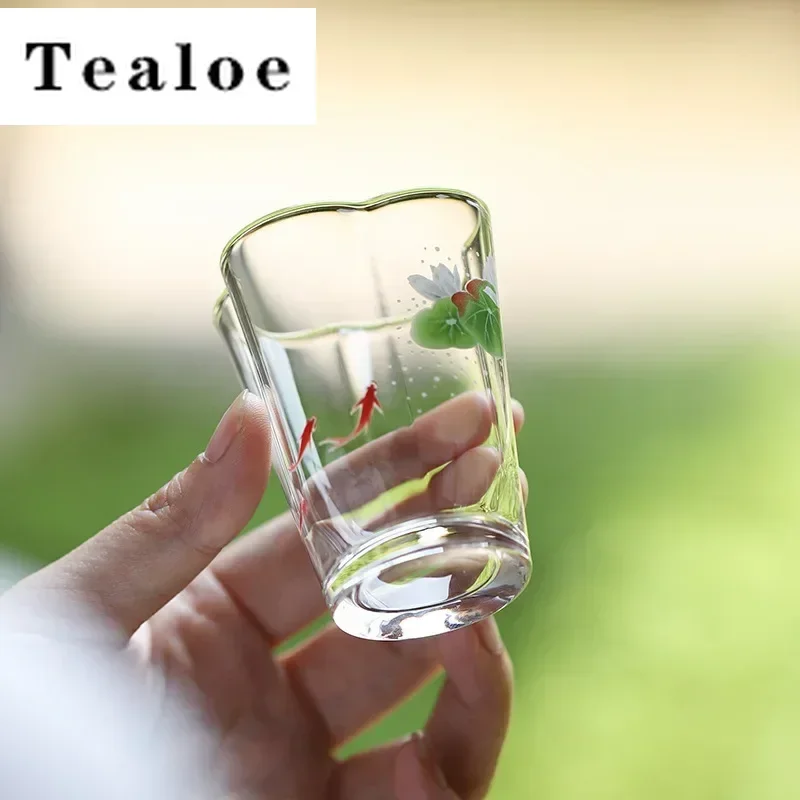 

2pc/set Japanese Petal Glass Small Tea Cup Heat-resistant Master Cup Transparent Fish Playing Lotus Tasting Mugs Set of Cups Cha