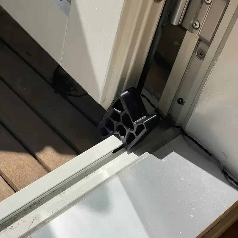 سدادة باب نافذة وشرفة مطبوعة ثلاثية الأبعاد مع قفل مسار - سدادة باب شديدة التحمل، إسفين باب غير قابل للانزلاق، قفل باب خفيف الوزن