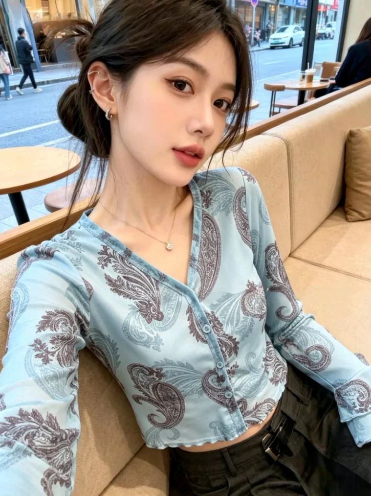 

Tie-Dye V-Neck Bell Sleeve Mesh T-Shirt Women's Early Spring New Style High-End Sunshade Cover up Korean Style Slim Fit