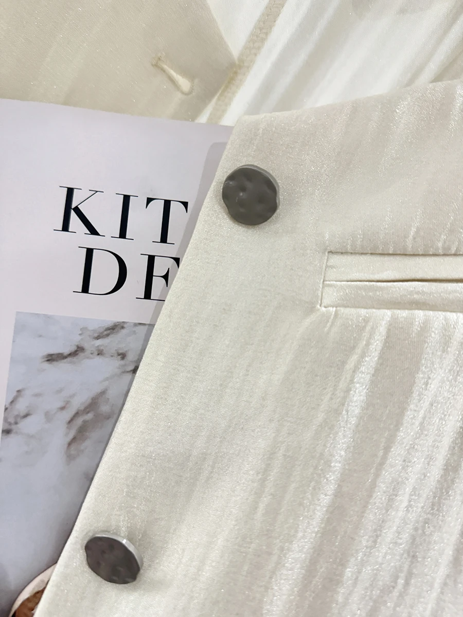 Jaqueta Feminina Leve e Respirável de Manga Curta, Coleção Verão 2025, Bege, Macia, para o Dia a Dia, Corte Reto, Poliéster