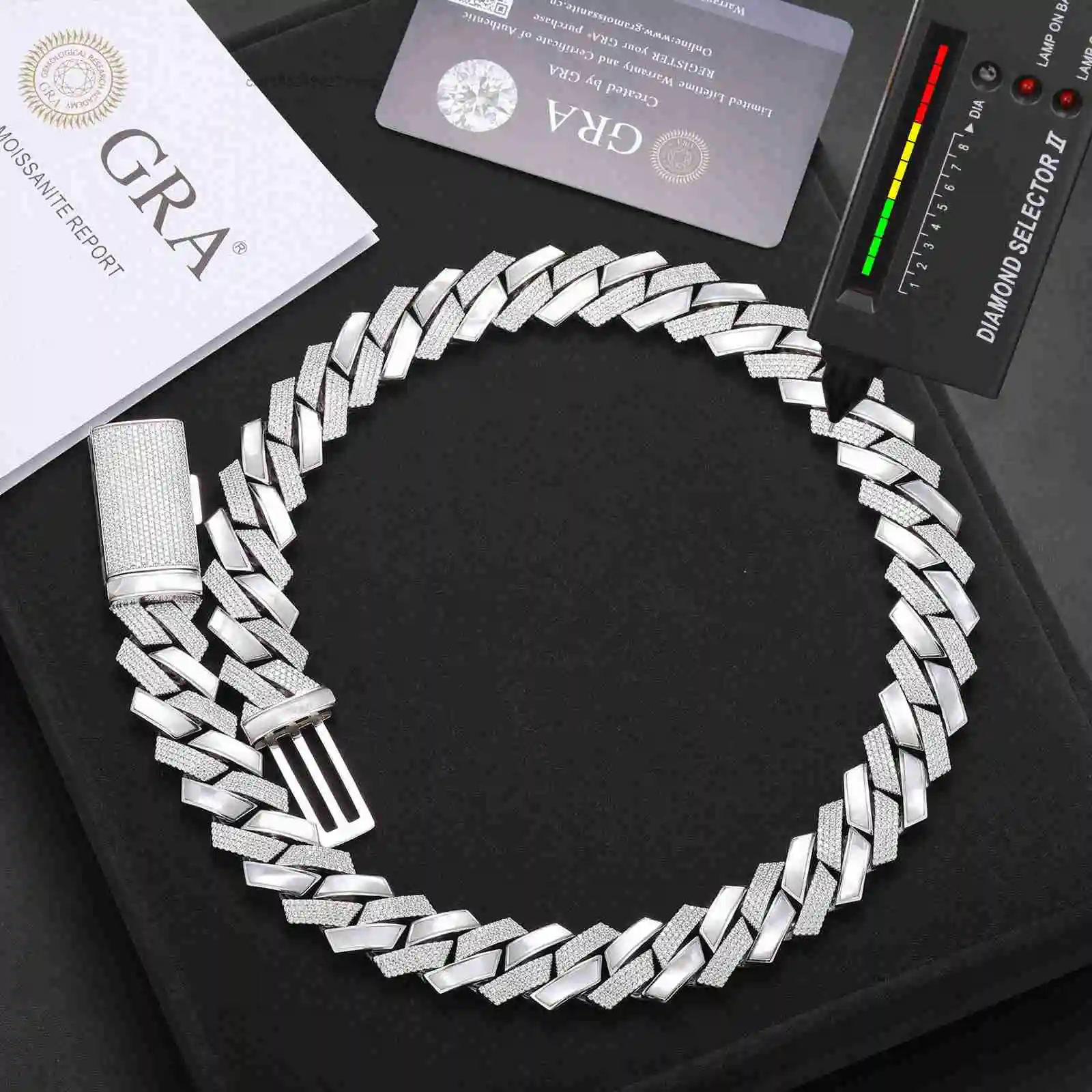 18mm Setting Handmade Shell Cuban Link Chain Pass Diamond Tester 925 Sterling Silver VVS Moissanite Iced Out Cuban Necklace..