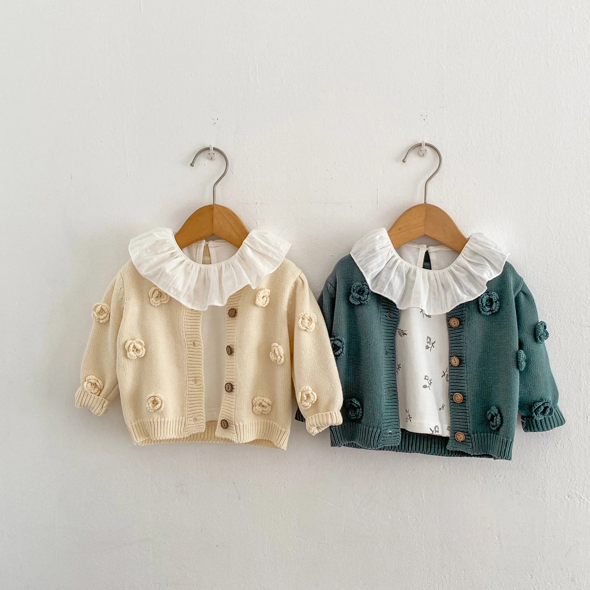 2024 Spring Infant and Toddler 0-3 Year Old Girl Handmade Flower Knitted Cotton Coat Round Neck Sweater Cardigan Baby Clothes