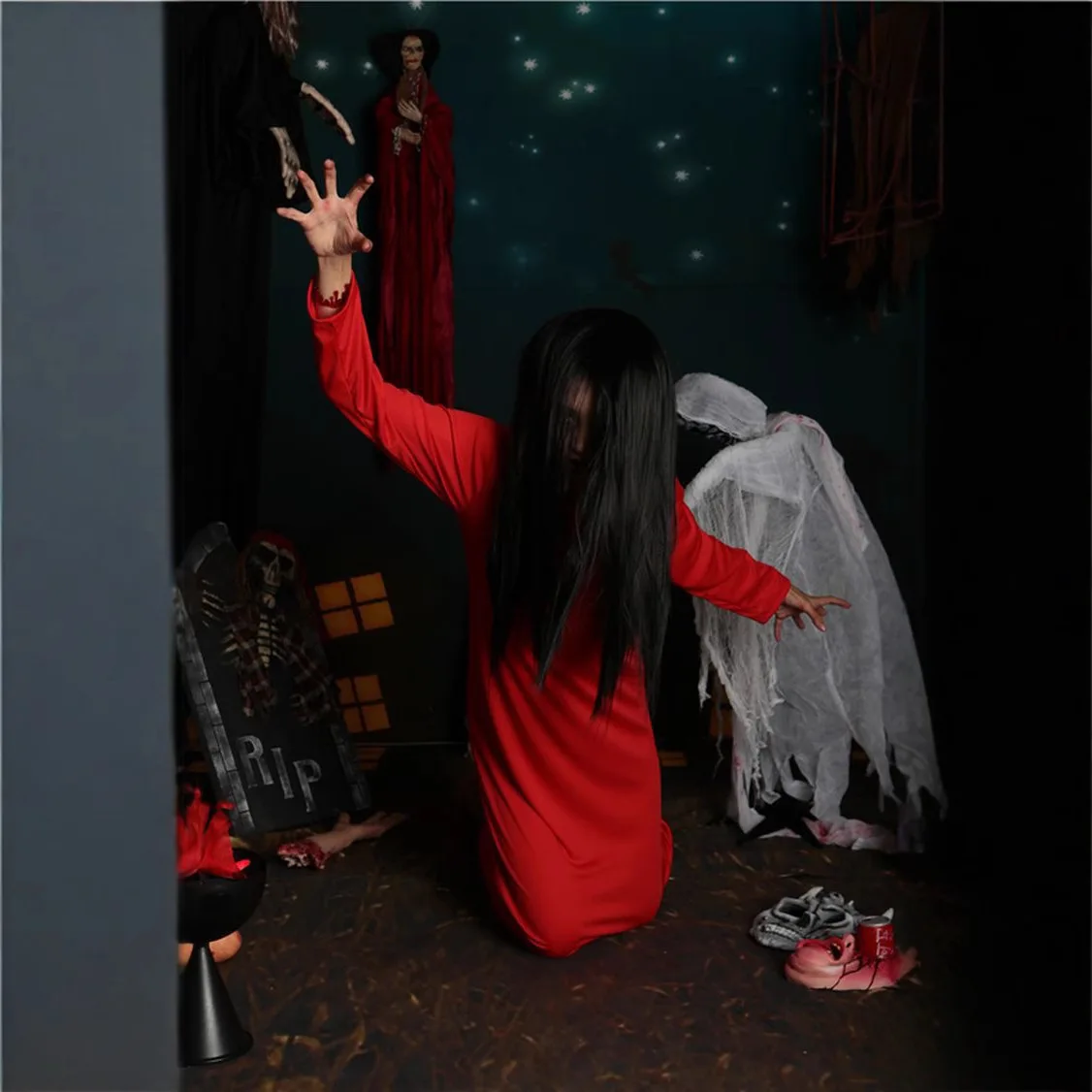 

Страшный костюм призрака для женщин на Хэллоуин, террортирующий белый, красный костюм со скелетом дьявола, женский костюм для взрослых, модный сценический сгусток...