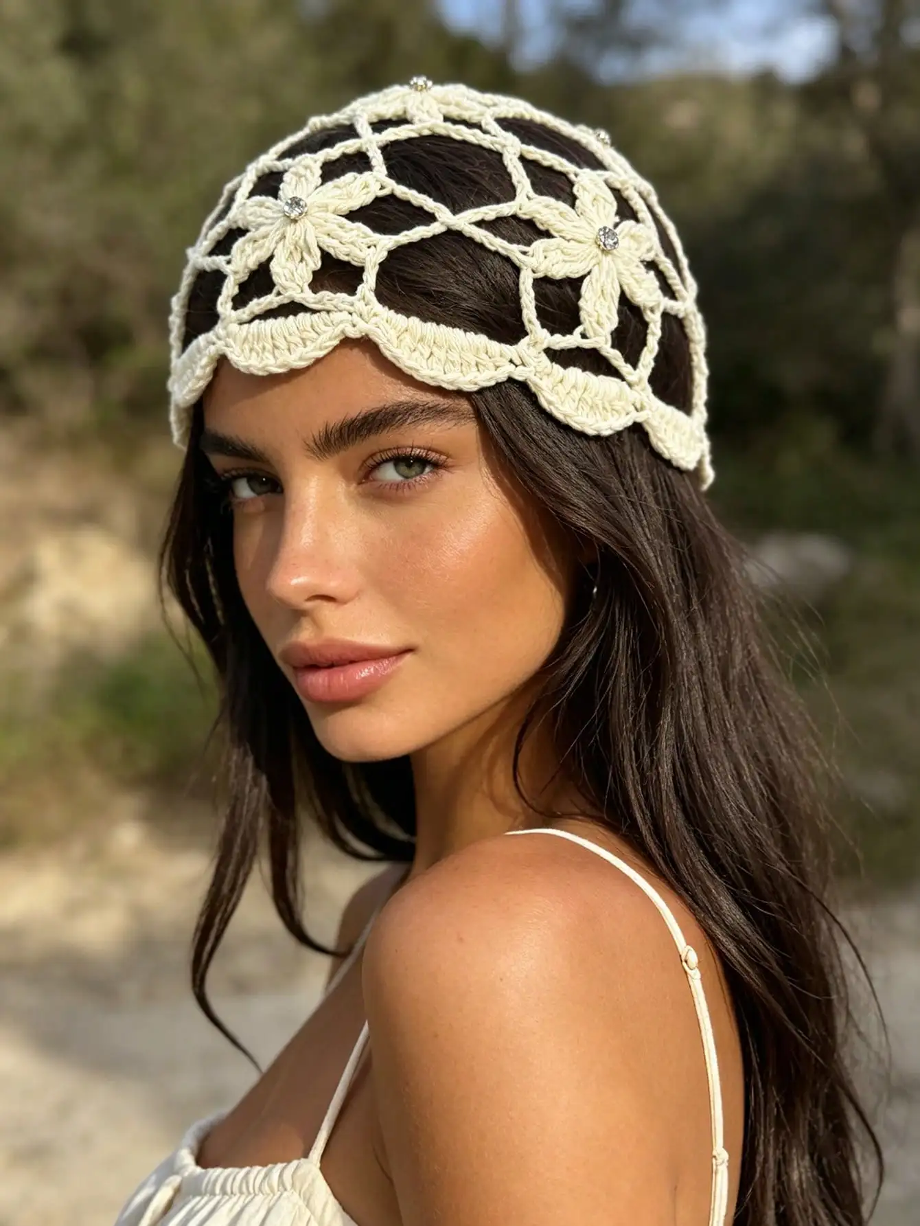1 Stück Bohemian-Style Vielseitige Strass-Verzierte Gestrickte Hohlblumen-Mütze