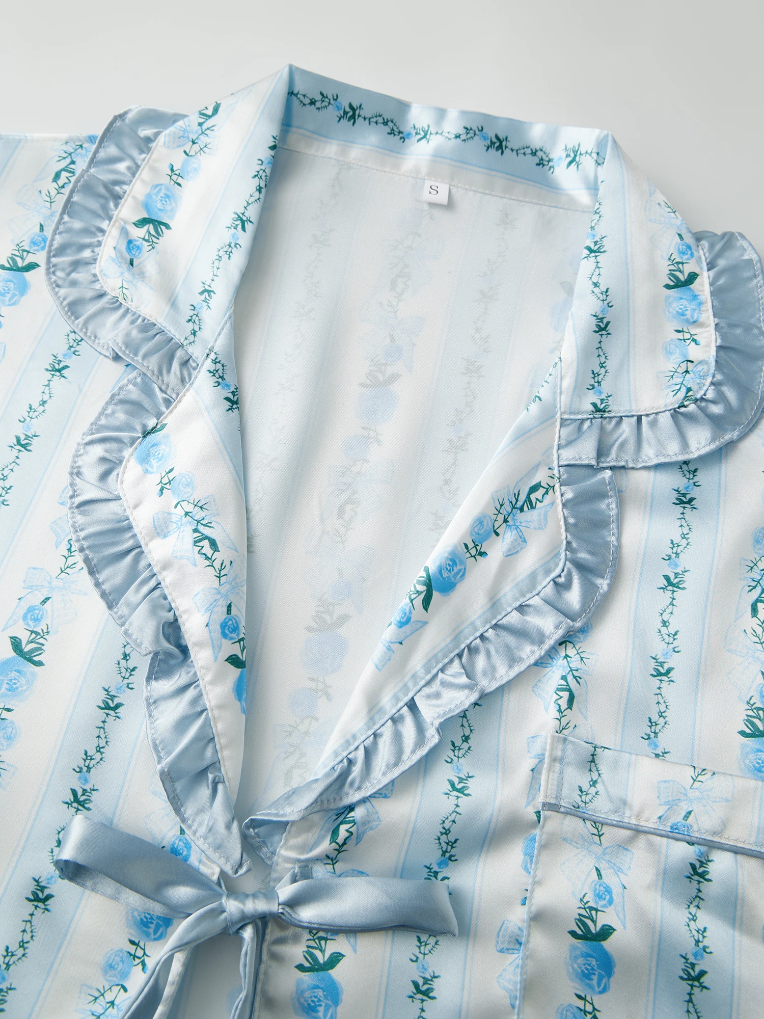 

Women Pajamas Set 2 Pieces Loungewear Suits Floral Print Short Sleeve Tops and Shorts 2 Piece Loungewear Outfits