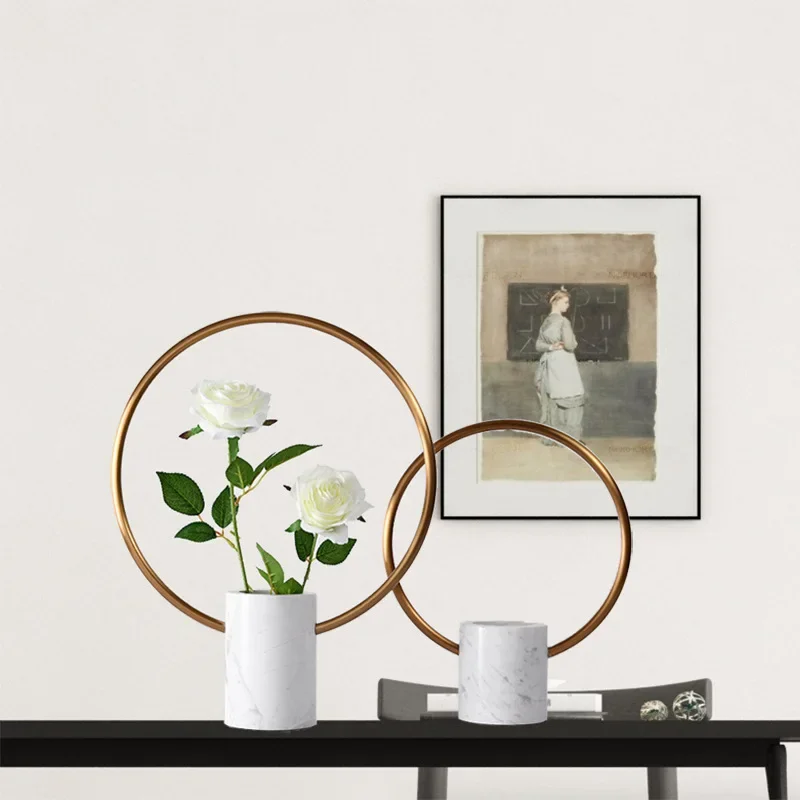 Modern simple light luxury jazz white marble gold black circle flower arrangement, model room desktop metal ornament