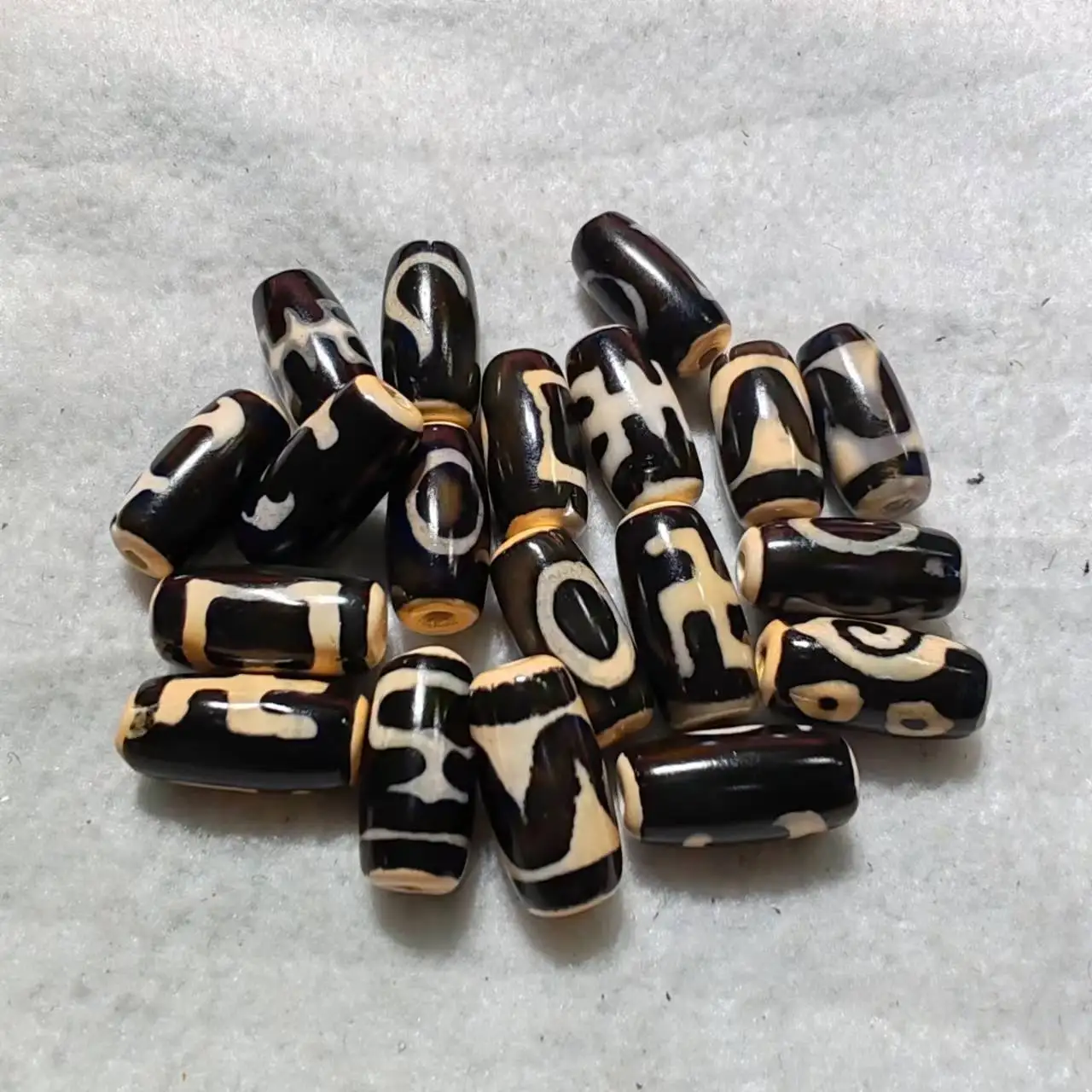 100 Pcs/lot Black Leather And White Core Old Delicate And Glossy Agate Bead Necklace Pendant DIY Accessory Dzi