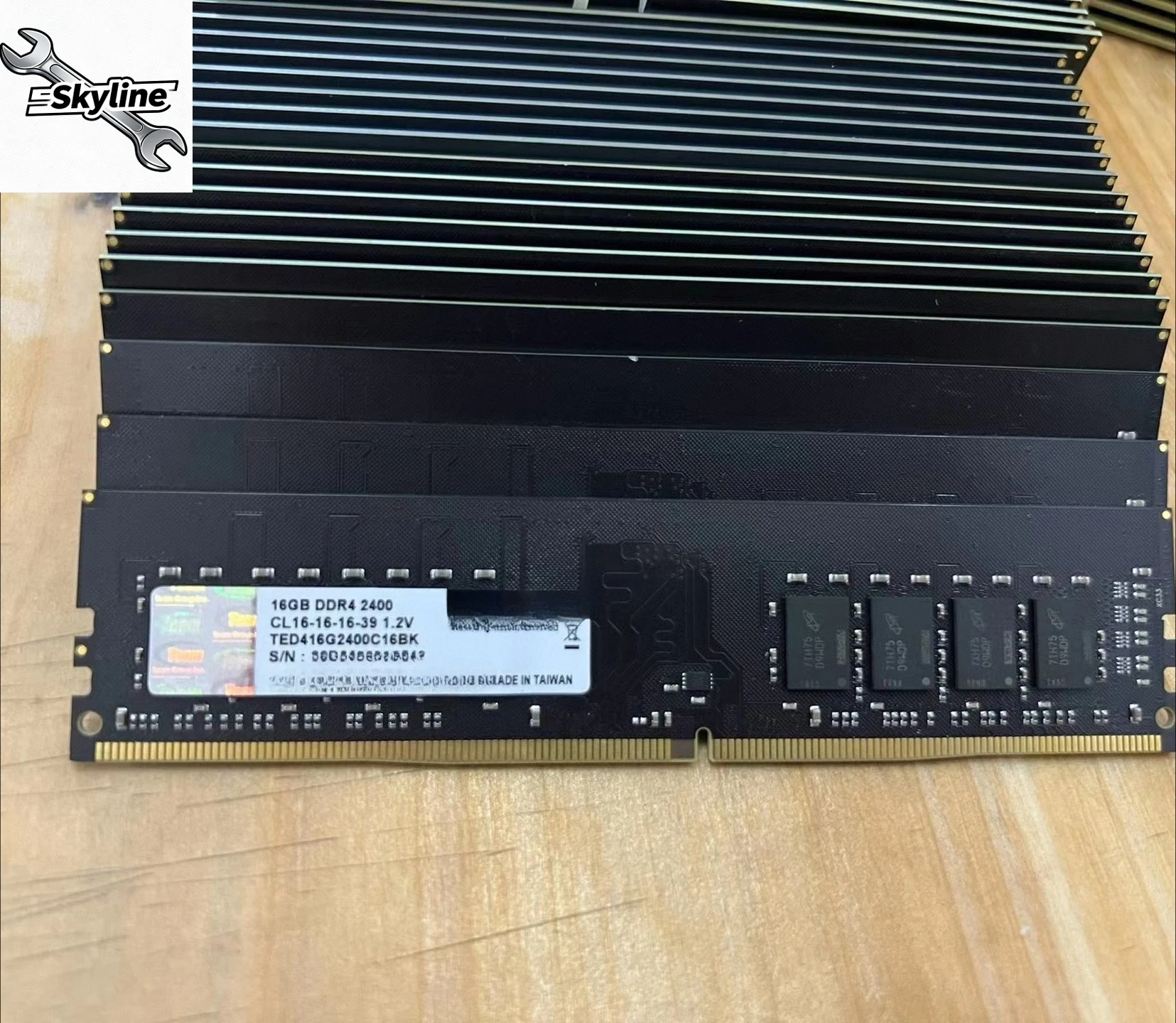 2400 2666 3200 8G/16G/32G fourth-generation memory sticks are compatible with various platforms