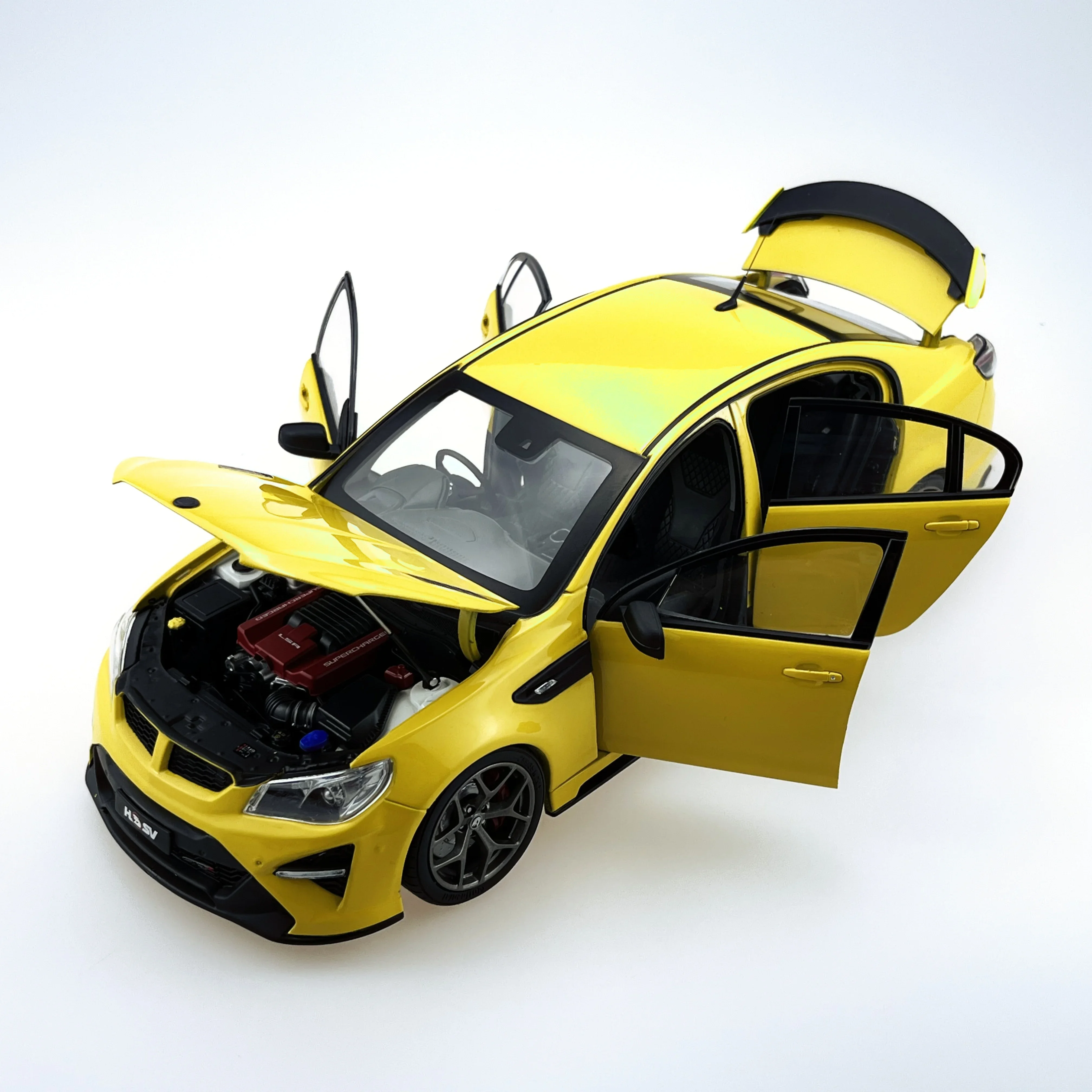 Biante 1:18 Scale Diecast Alloy Australian Horton HSV GT SR Toys Cars Model Yellow Classics Adult Souvenir Gifts Static Display