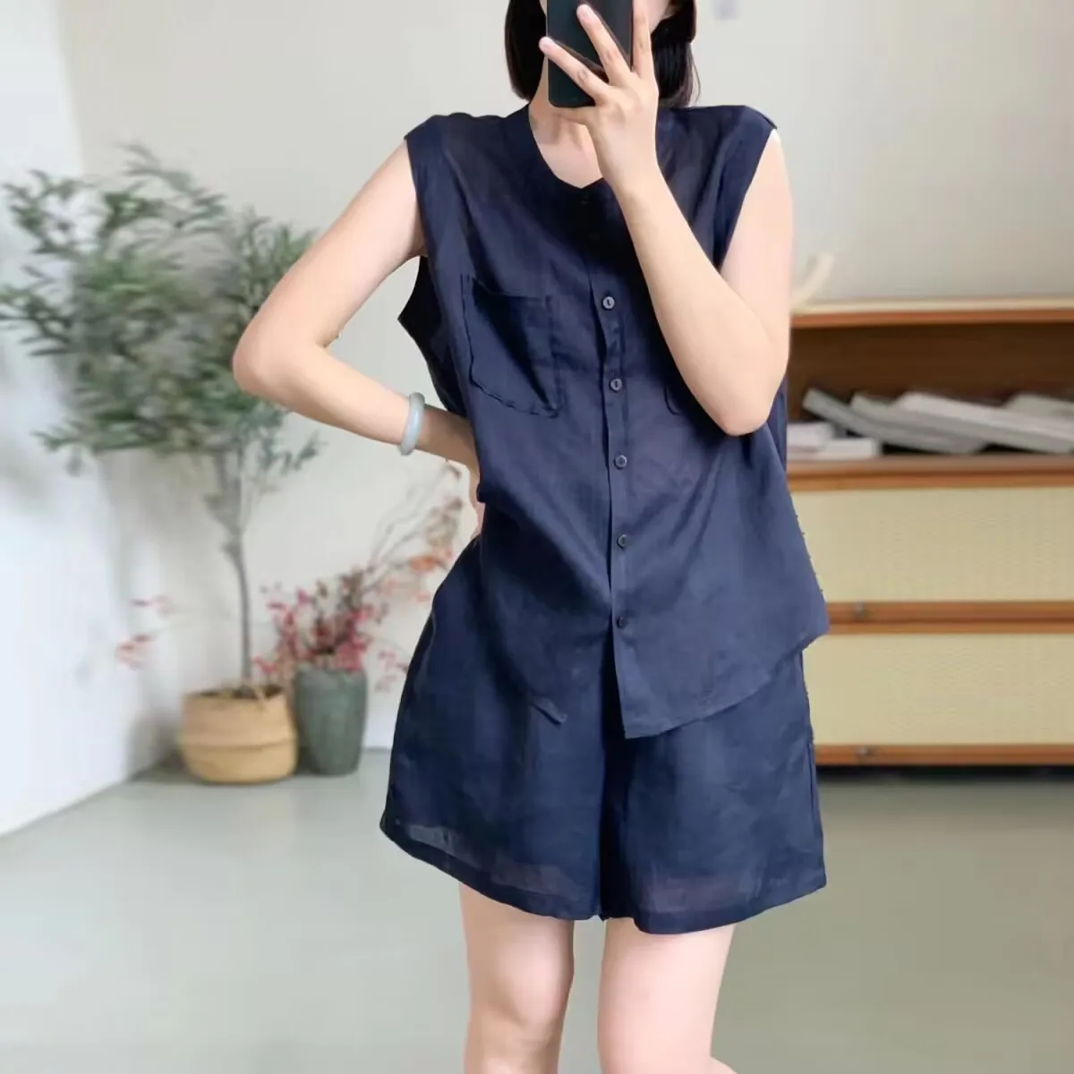 

Fashionable 2026 Spring Summer Women's plus Size Set Vest Casual Shorts Two-Piece Suit Commute Style Artistic Flavored