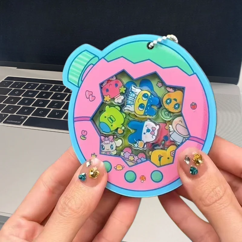 Tamagotchi Mametchi Lovelitchi Anhänger mit hohem Farbwert, Cartoon-Puppen-Druck, kreativer Schlüsselanhänger für Herren und Damen, Schultaschen-Schlüsselanhänger – Detail 3