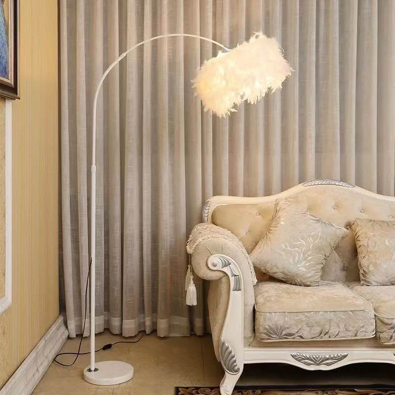 Curved floor lamp, soft feather lampshade telescopic pole universal lamp head, home office, study room, indoor vertical lighting