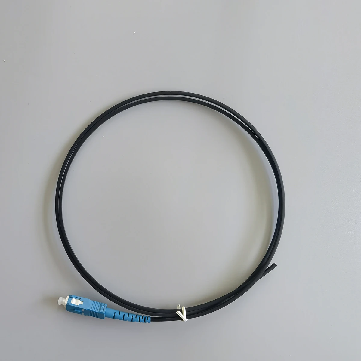 10pcs Drop Fiber Pigtail SC/UPC 1M Bend Insensitive Indoor FTTH Extension Cable Simplex Convert Patch Cord Patchcord Pigtail
