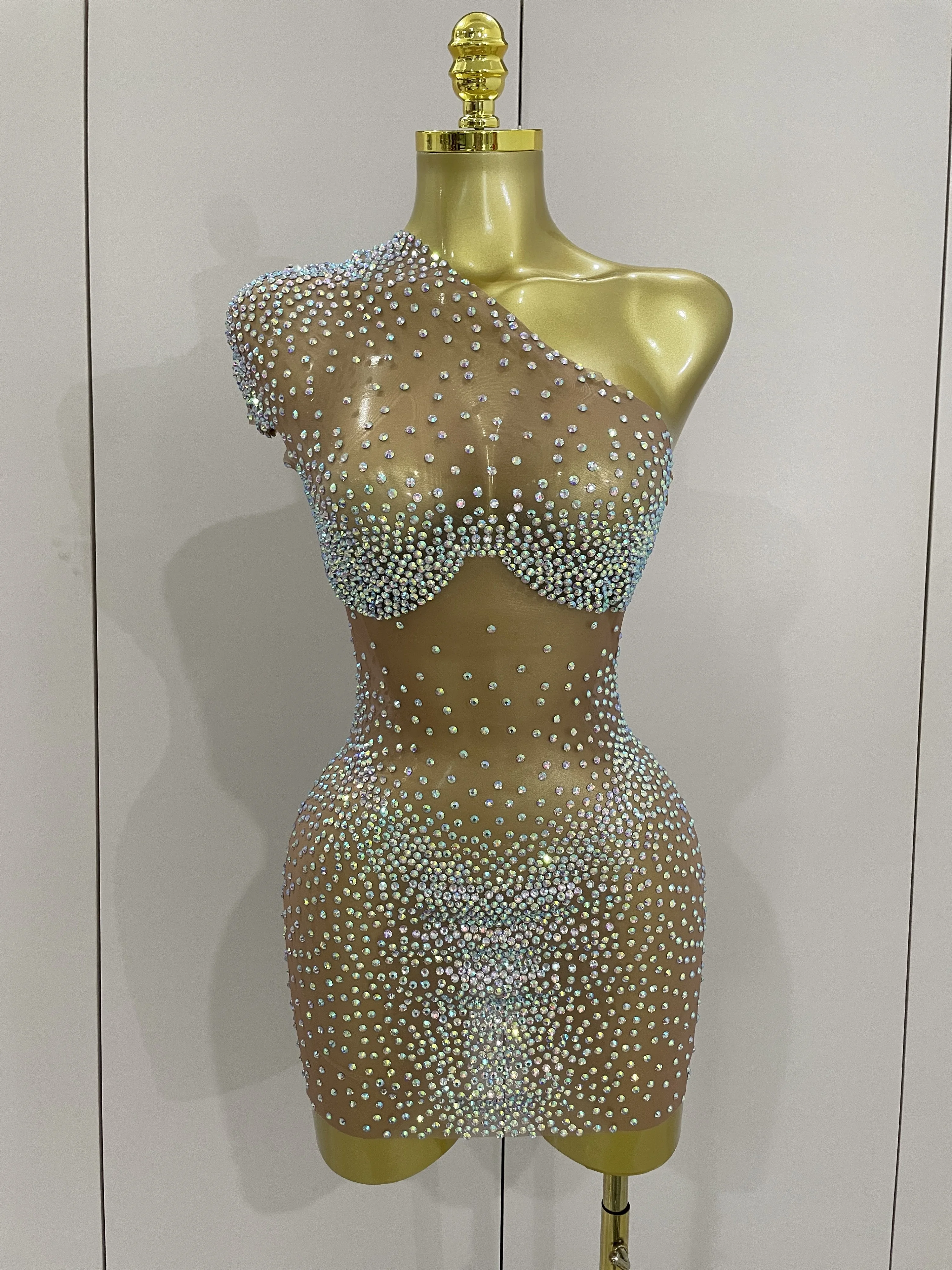 Minivestido Sexy de malla transparente con un hombro y diamantes de imitación brillantes para mujer, disfraz de escenario para fiesta de cumpleaños, club nocturno y bailarina