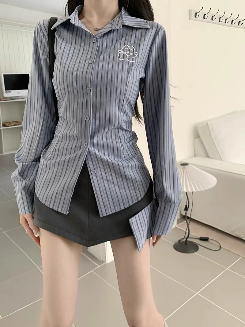 

Синяя полосатая рубашка с длинными рукавами, приталенная талия, корейская модная женская рубашка, элитный дизайн, сексуальная пикантная женская блузка для девочек