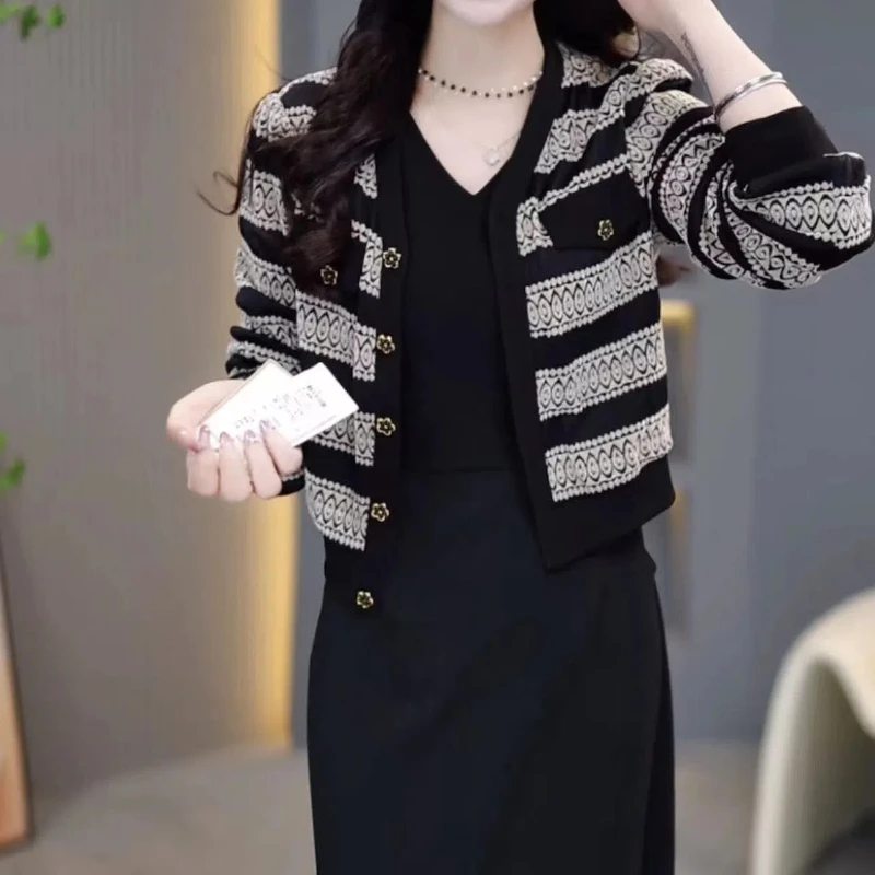 New Fashion Color Blocked Stripe V-neck Knitted Shirt Loose Casual Age Reducing Long Sleeve Overpass to Cover the Stomach