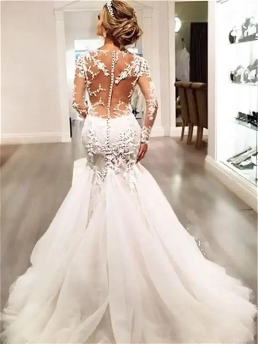 Maßgeschneidertes Brautkleid mit Trompeten-/Meerjungfrauen-Schnitt, V-Ausschnitt, langen Ärmeln, Spitze, Hofschleppe, Tüll-Applikationen und Illusions-Rücken