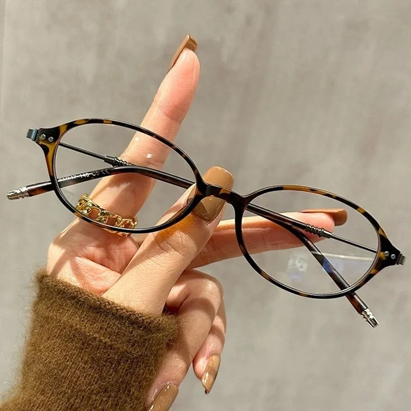 Hochwertige, komfortable Unisex-Retro-Brille mit ovalem, kleinem Rahmen und Blaulichtfilter, geeignet für den täglichen Gebrauch.