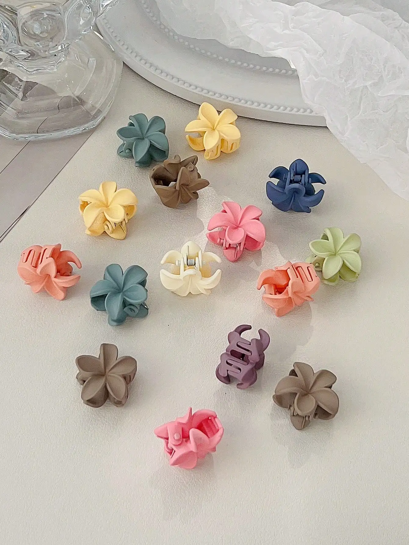 20 Stück neutrale kleine Haarklammern, niedlicher rutschfester Haarschmuck für Frauen und Mädchen, verschiedene Farben, Blumen-Haarspange für dünnes Haar – Detail 22