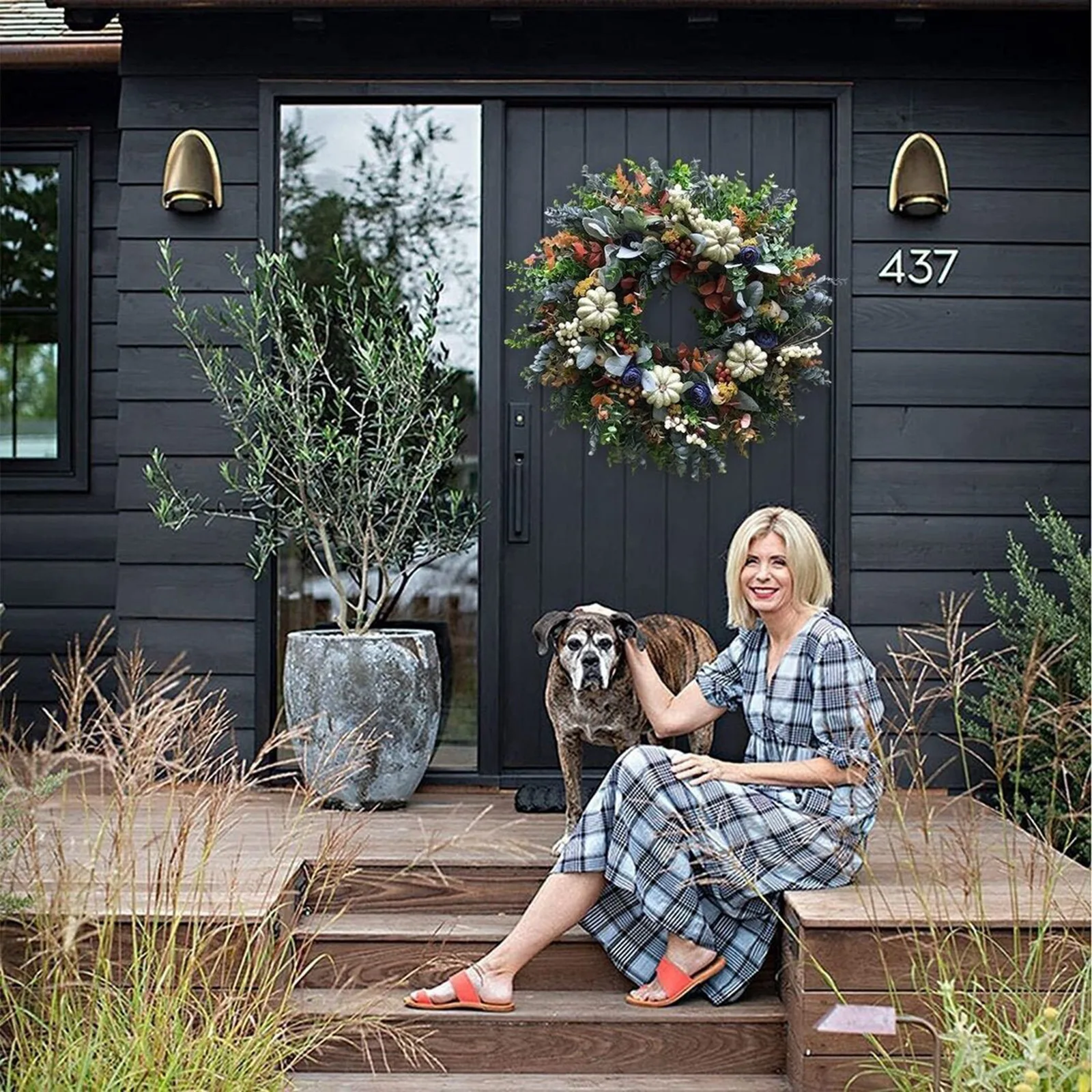 Wianek jest używany na wejściowych drzwiach, wianek służy do dekoracji wnętrz i na zewnątrz.