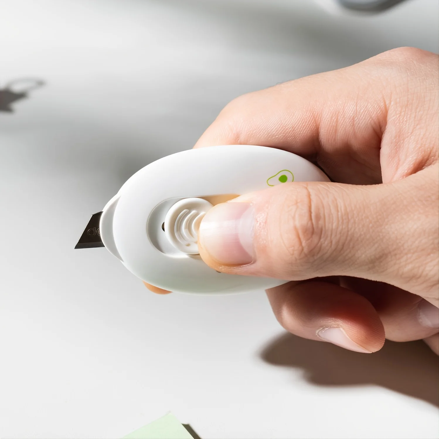 Deli Professional Retractable Utility Knife, For Art, DIY, Packaging & Office Use