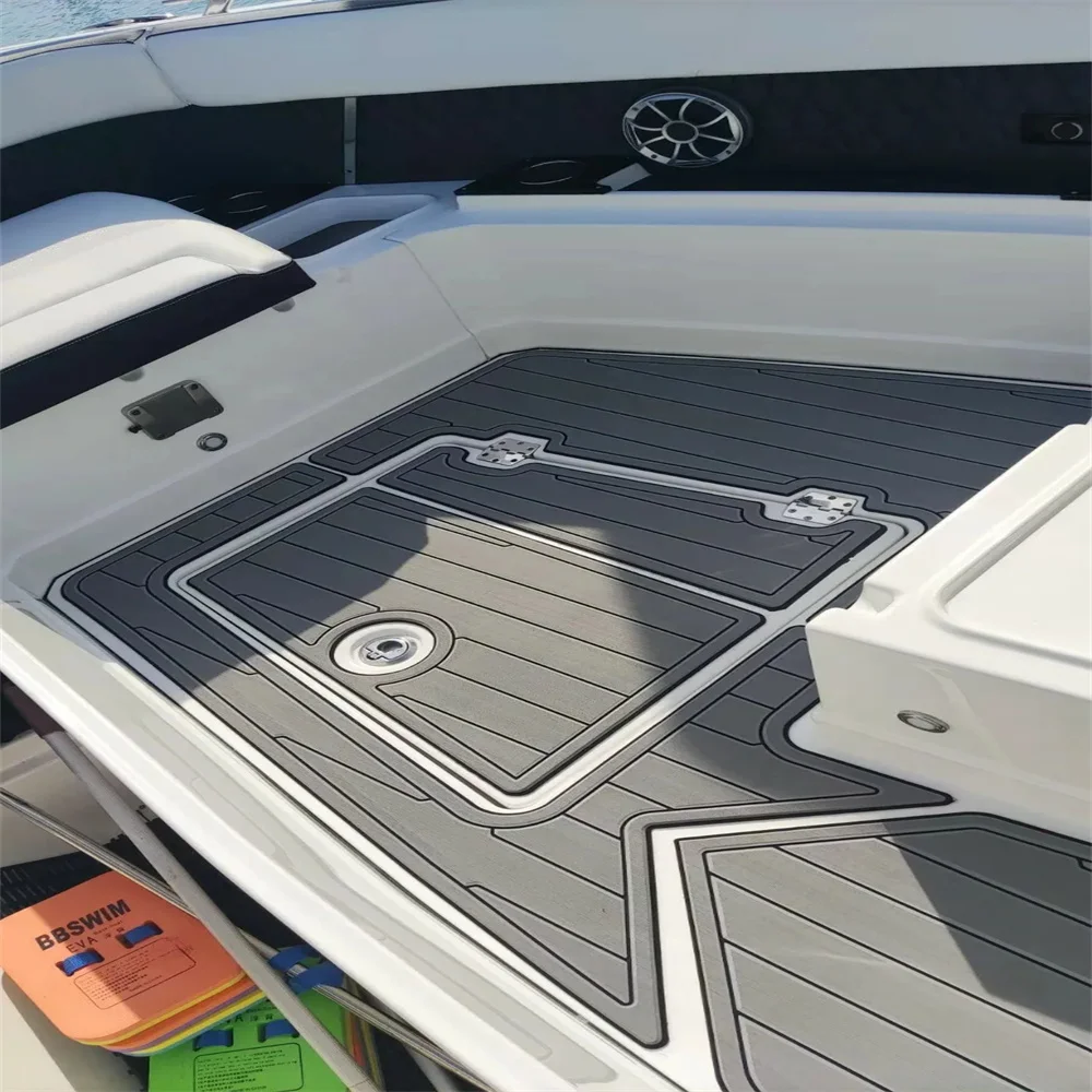 2018 Monterey 378 SE Cockpit swimming platform Pads 1/4