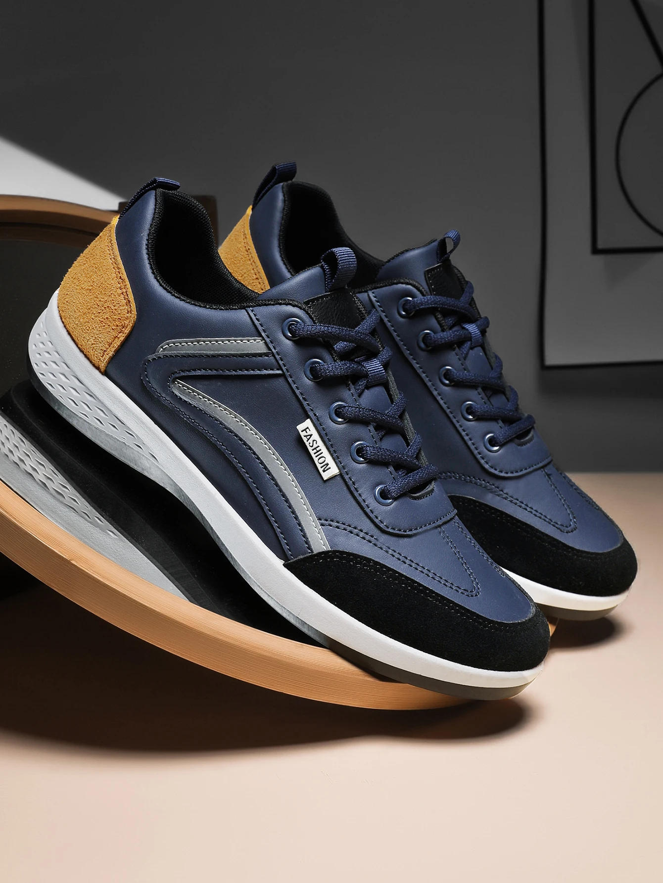 

Large men's trendy casual breathable sports shoes, business casual shoes