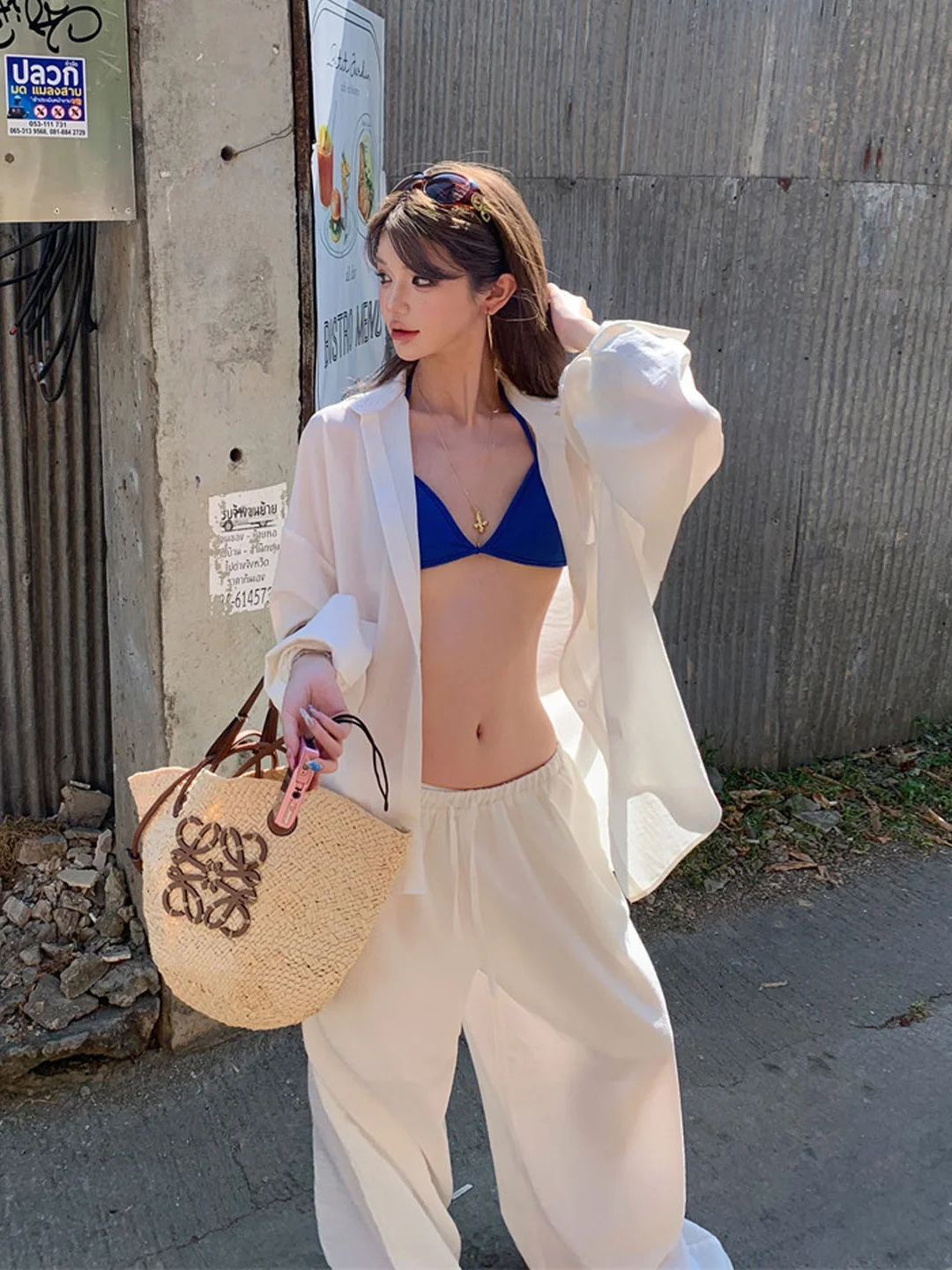 

Летний пляжный комплект: бикини, свободная женская рубашка для защиты от солнца, широкие брюки, повседневный стиль, костюм из трех предметов, полиэстер...