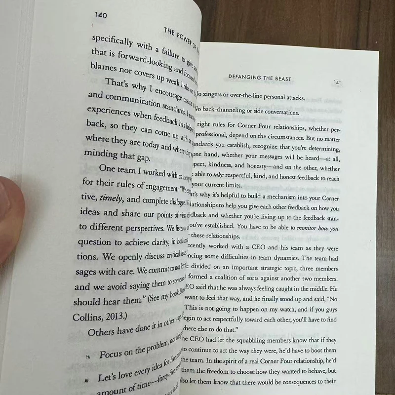 El poder de los demás de Dr.Henry Cloud en libro de bolsillo en inglés