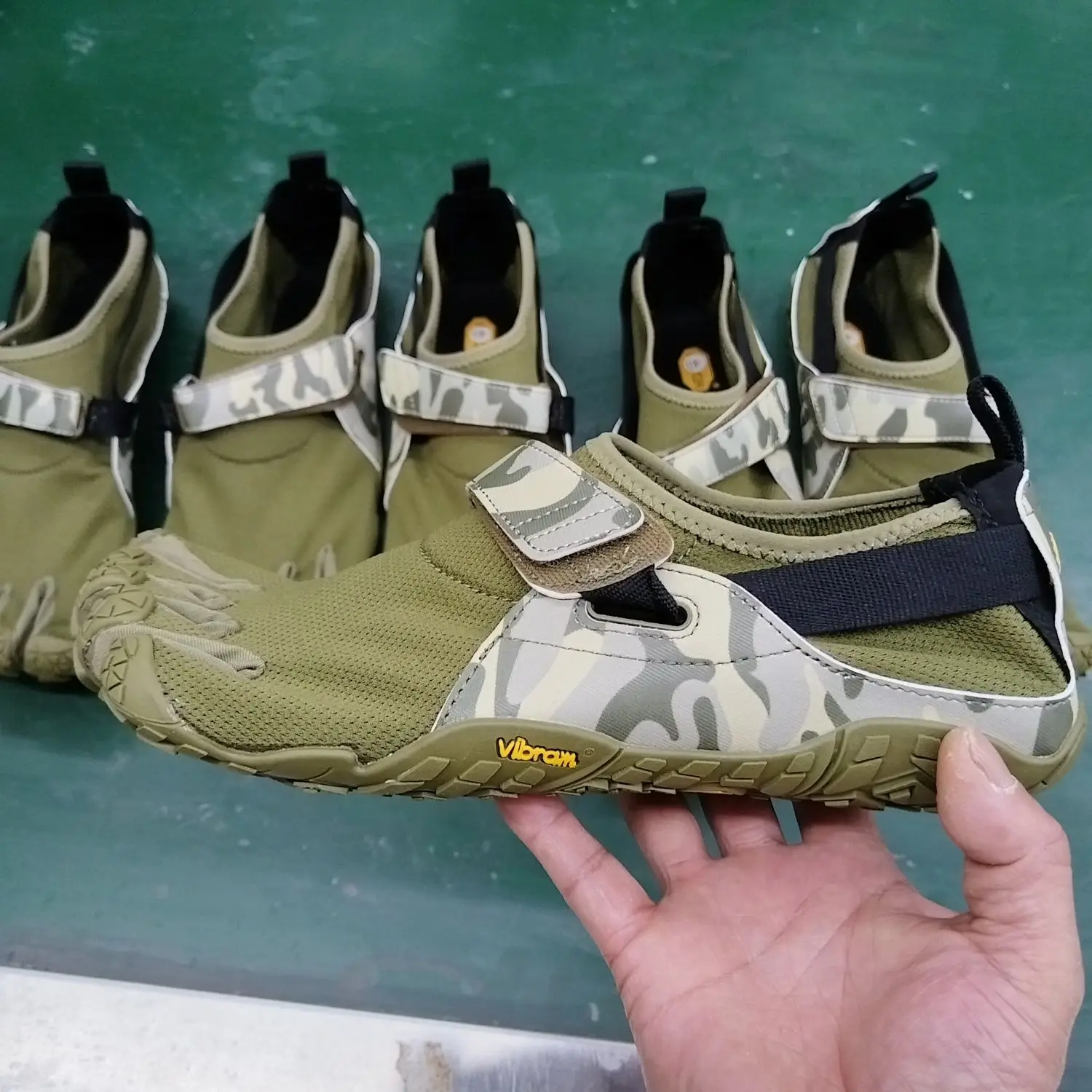 New 2025 hot sale gym essential lightweight breathable weightlifting squat training shoes weightlifting shoes very good