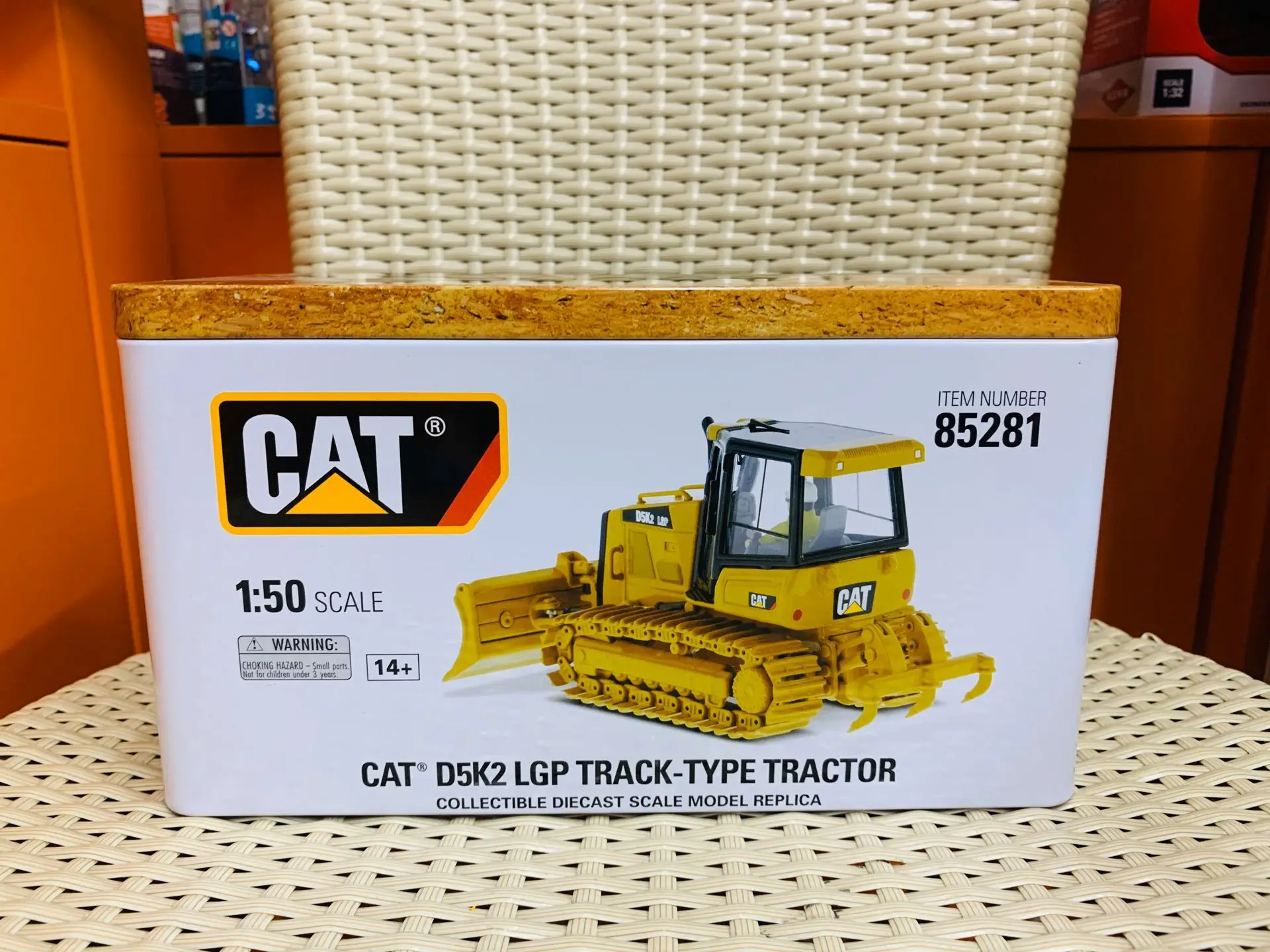 D5K2 LGP Track-Type Tractor 1/50 Scale By DieCast Masters Model DM85281 New Box