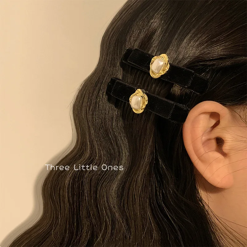 1 Pair ~ Black Velvet Pearl Bow Barrettes Female High-Grade Bangs Side Forehead Clip Hairware Autumn and Winter hair clips