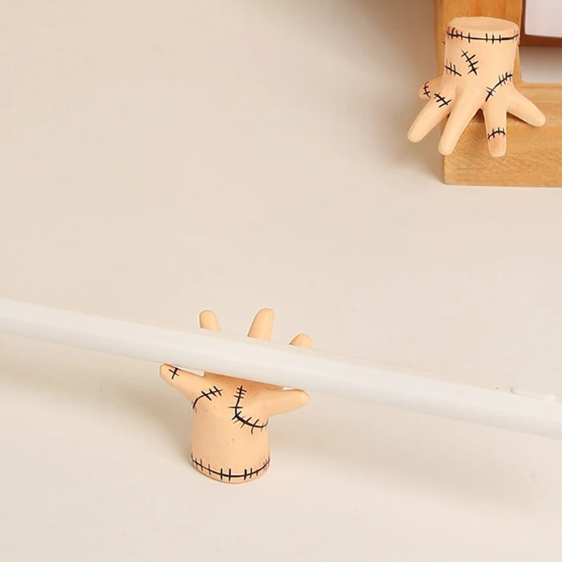 Cartoon Small Hands Pen Holder Cute Resin Figurine Home Decor Desktop Crafts Sculpture Decoration