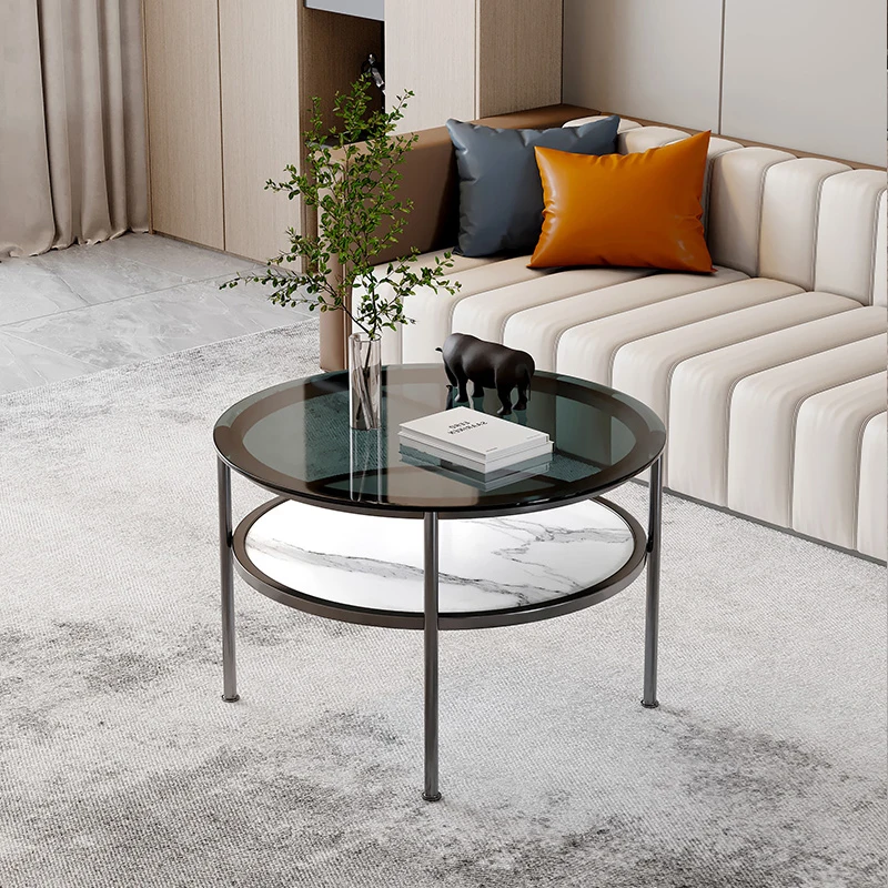 

Современный дизайнерский набор журнальных столиков для гостиной: круглый стол с стеклянной столешницей и металлический столик-трансформер для роскошного интерьера.