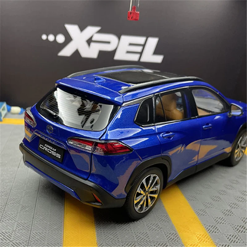 1:18 COROLLA CROSS SUV Alloy Car Model Diecast Metal Toy Vehicles Car Model High Simulation Collection Childrens Gift Decoration