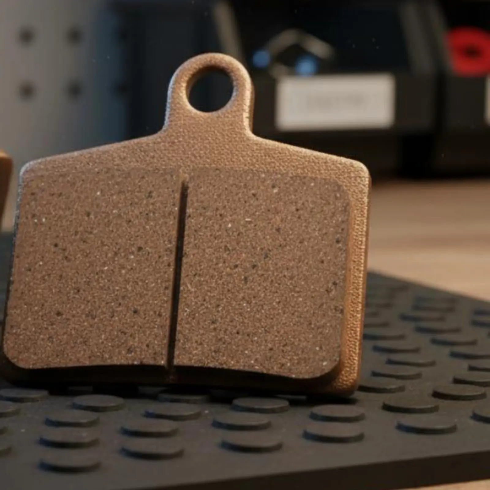 Sintered Metal Disc Brake Pads Weather-Resistant Performance Sintered Brake Pads Responsive Braking for Cyclists