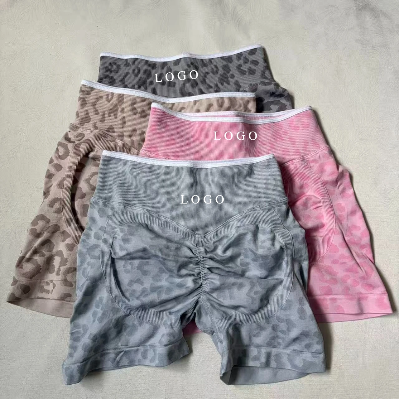 Image of LOGO Damen High-Waist Scrunch Sculpt Shorts Schnelltrocknende Pfirsich-Hüft-Yoga-Shorts Lauf- und Fitness-Shorts 3 Zoll Länge