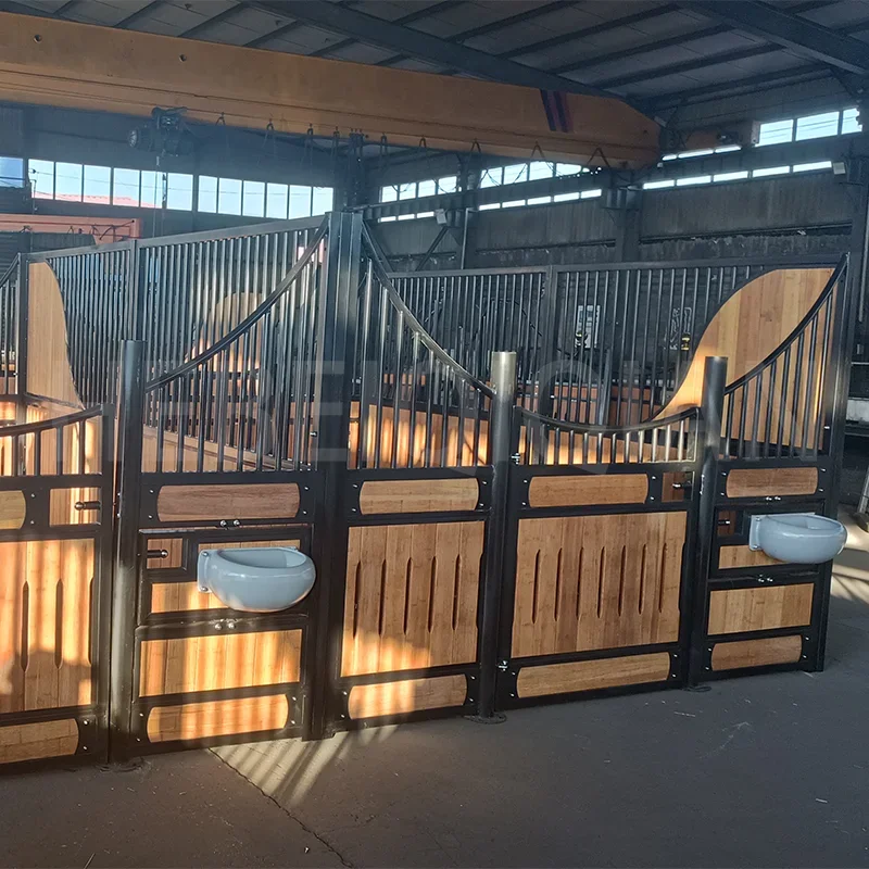 Powder Coated Steel Frame Horse Stable Sliding Door Design European Style 10 FT 12 FT 14 FT Bamboo Horse Stable For Farm