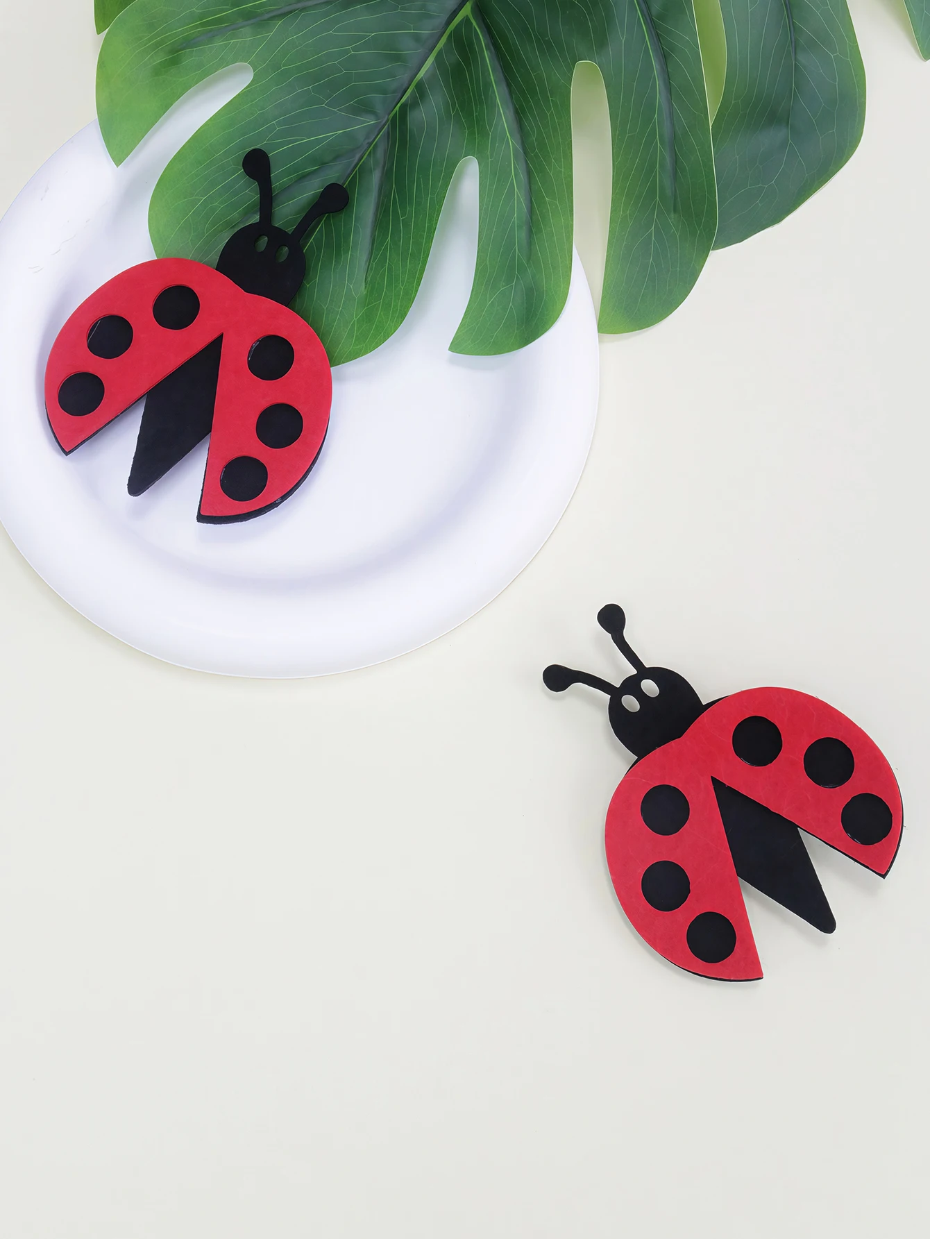 

1 Piece Adorable Playful Cute Red Ladybug Beetle Fabric Patch Hair Clip – Small Animal Hairpin Side Clip Hair Accessory