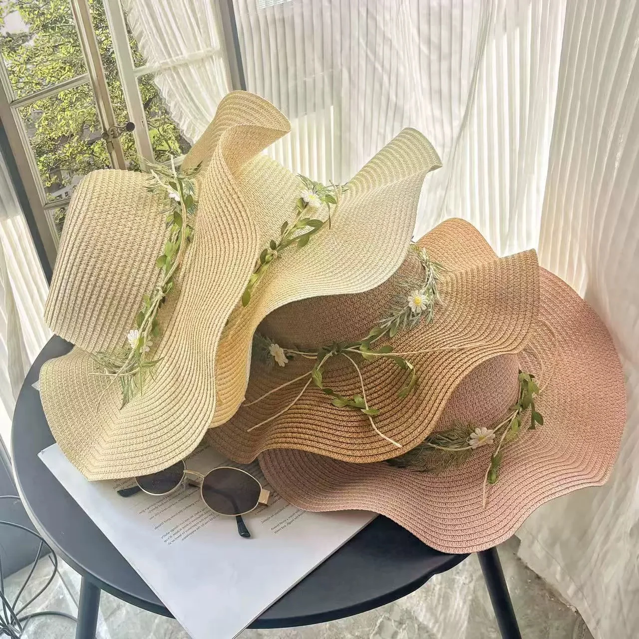 Summer Women's Daisy Straw Hat: Hand-Woven Floral Sun Hat for Vacations, Beach Trips, and Sun Protection