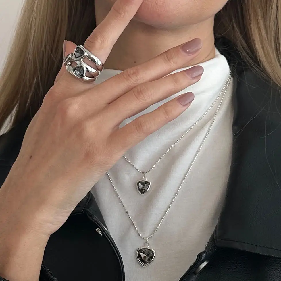 Salircon 2-teiliges Set, schlichtes schwarzes Acryl-Halsketten- und Ringset mit Liebesherz-Anhänger für Damen, 2026, trendiger, exquisiter Schmuck für den Alltag