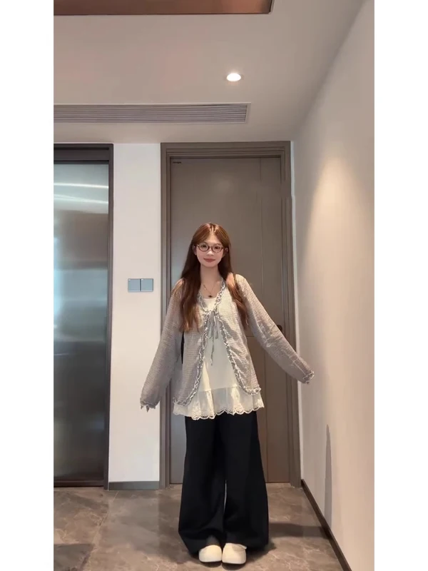 Conjunto de Dos Piezas de Talla Grande, Diseño Sensacional, Hermoso Estilo Retro Artístico, Chaleco con Tirantes de Encaje y Cubierta con Cinturón de Madera