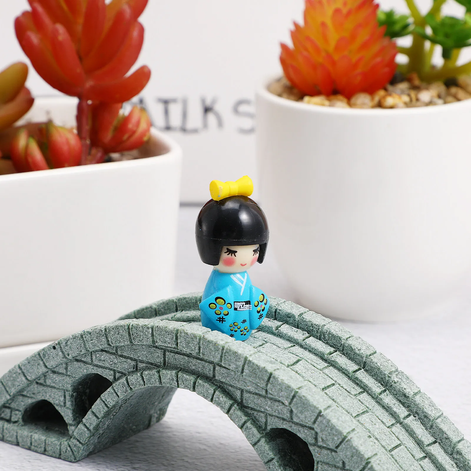 Japanese Kimono Ornament Handcrafted Elegance Home Office Desk Decor Artistic Miniature Decoration for Living Room Bedroom Study