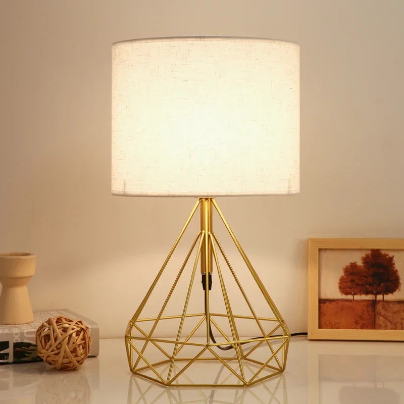 Retro Geometric Table Lamp Gold Hollow Diamond Desk Light Fabric Shade Bedside Lamp For Bedroom Living Room Home Decoration