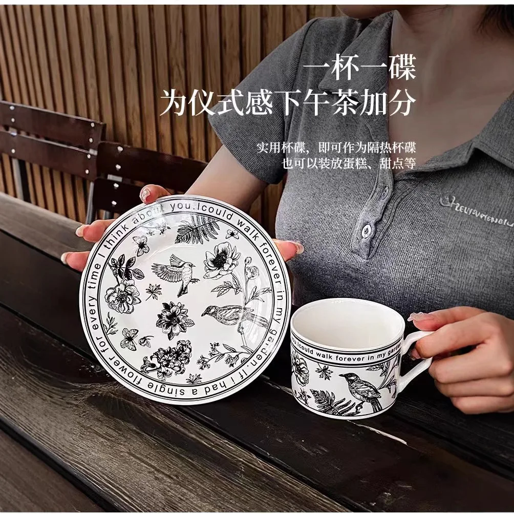 set-regalo-mini-caffettiera-tazza-e-piattino-bianco-e-nero-idea-regalo-per-festivita