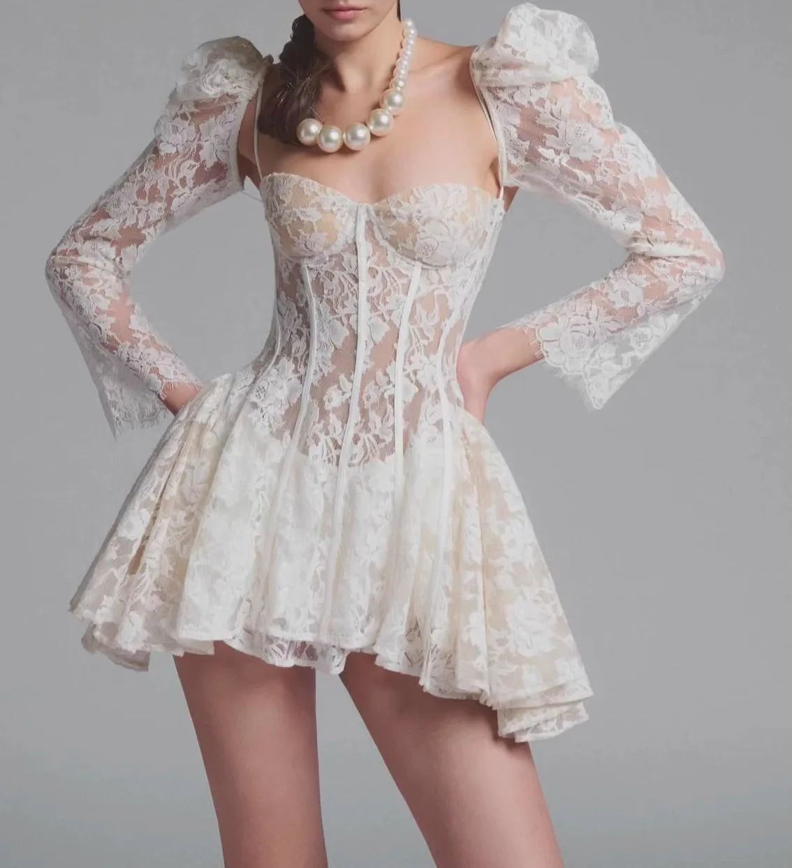 Weiße Spitze, ausgestellte Ärmel, quadratischer Kragen, plissiert, Damen-Sommerkleid, luxuriös, 2025, elegante Ballkleider, modische Geburtstagsparty-Kleider