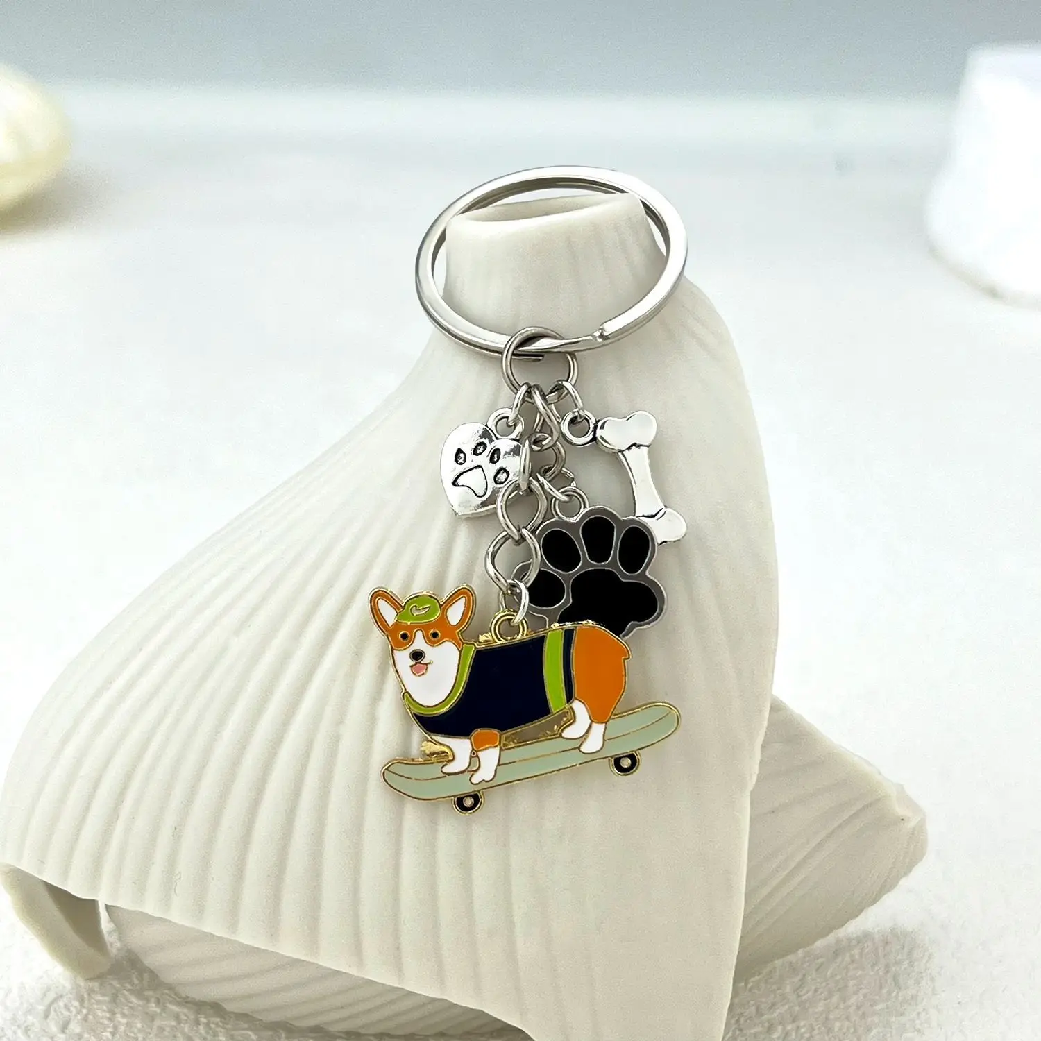 

Drip alloy pet skateboard dog bone love keychain cute dog schoolbag pendant personalized accessories keyring